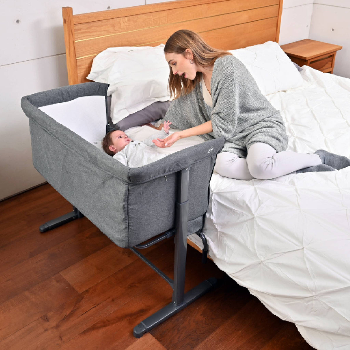 Una habitación con cuna colecho para un bebé recién nacido - El